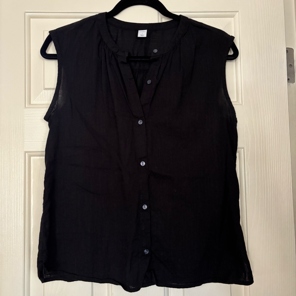 Old Navy Sleeveless Black Button-front Cocoon Top